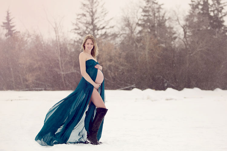 Featured image of post Outdoor Maternity Photoshoot Ideas Winter / It perfectly suits winter shots.